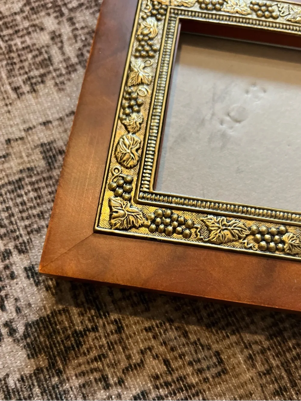 Vintage wood & brass picture frame embossed grapevine border, 5x3” photo